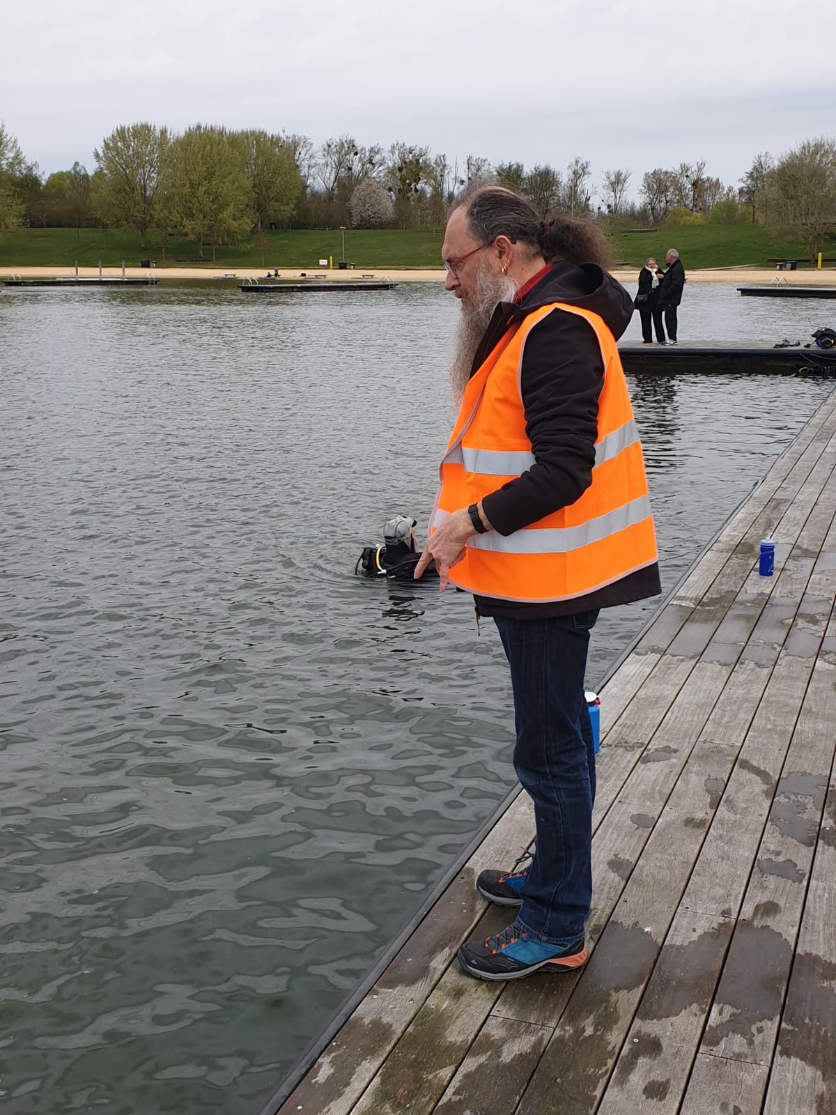 Christophe gilet orange pour nous servir de repère.