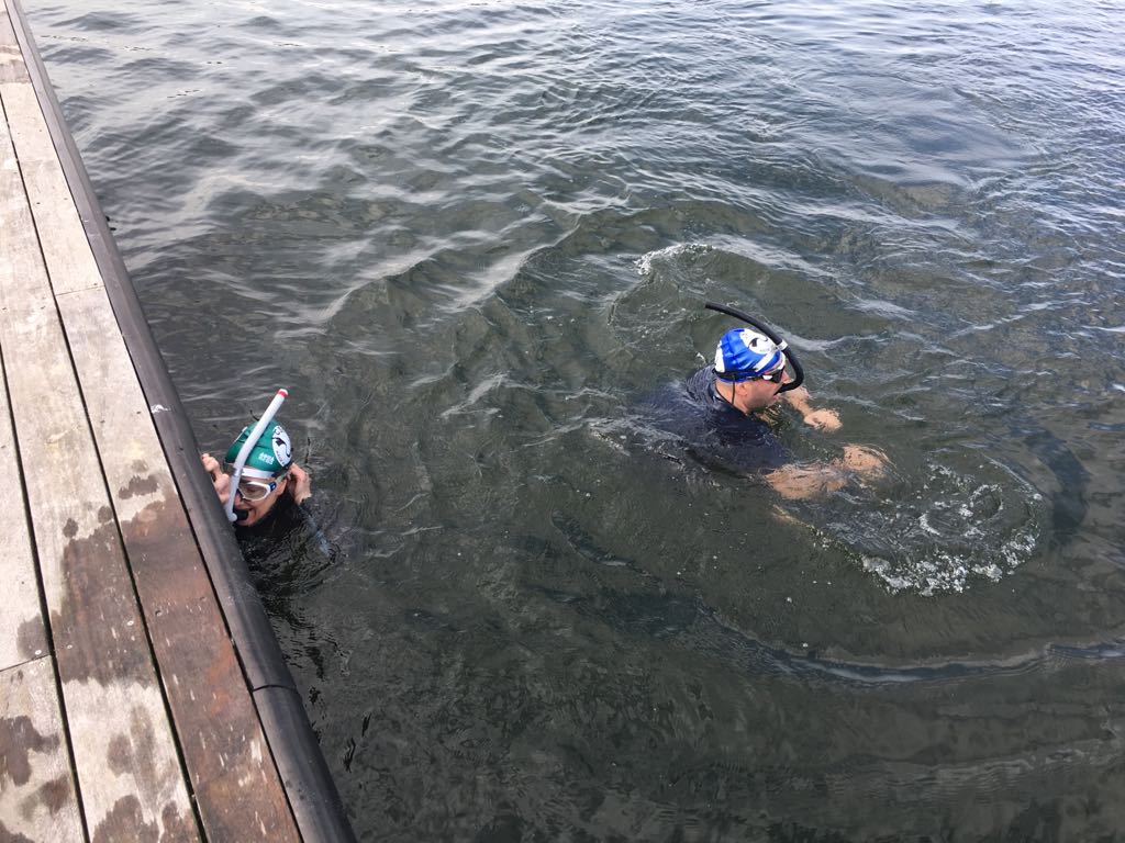 On s'acclimate à la température de l'eau